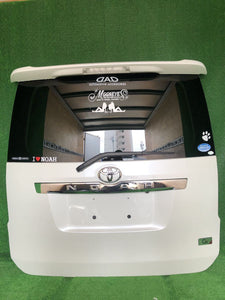 TOYOTA NOAH TAIL GATE ZRR70